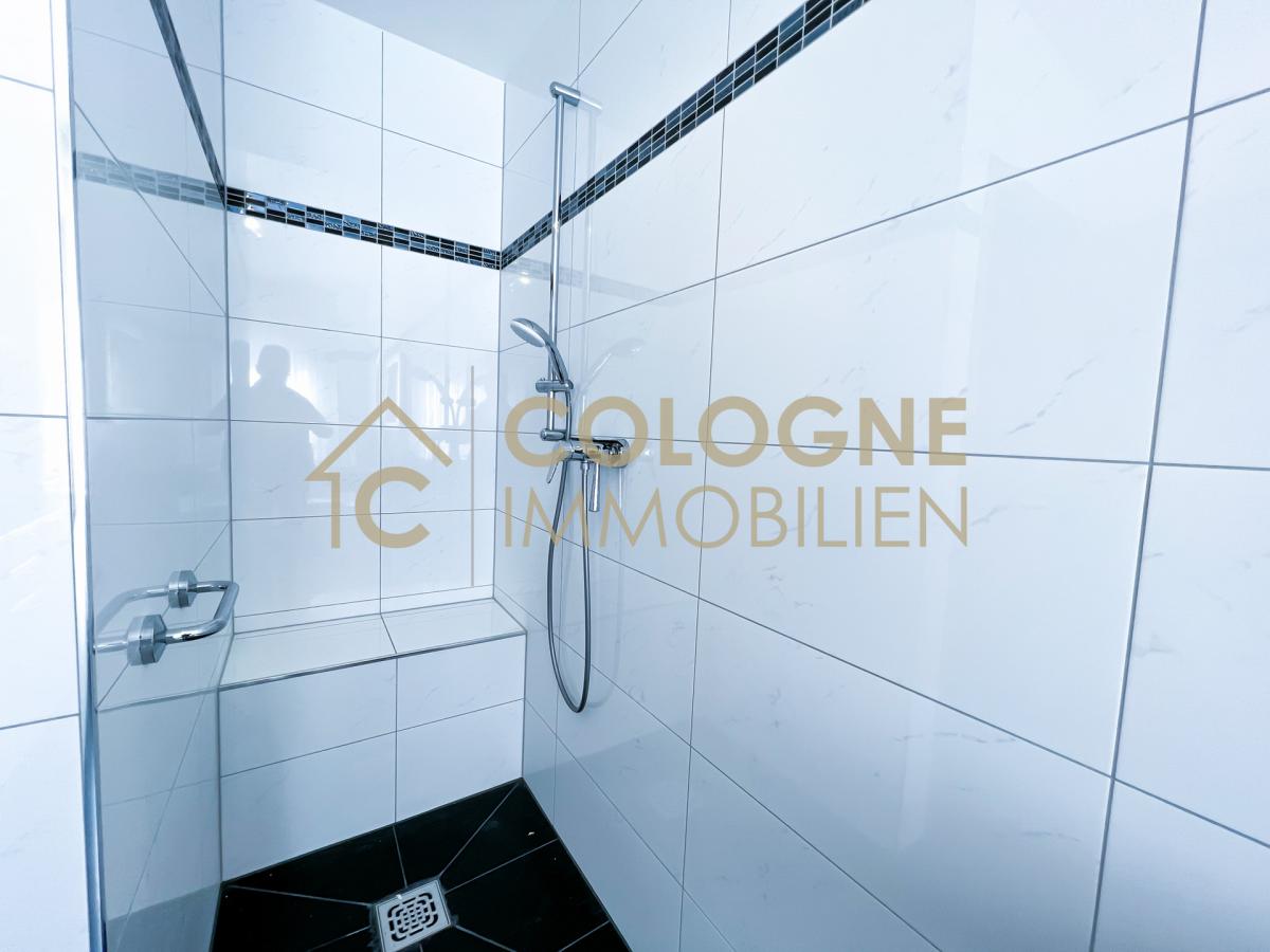 Badezimmer mit Dusche